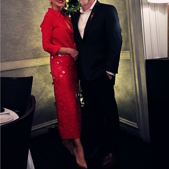 Alice And Olivia FIFI PAILLETTE MIDI SKIRT. Red Sequin Size 6. - Picture 11 of 11